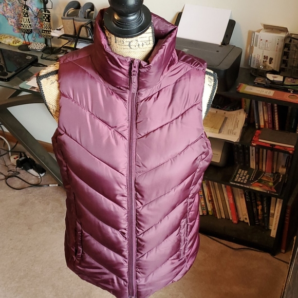 SO burgundy/plum puffer vest size Medium - Picture 2 of 7